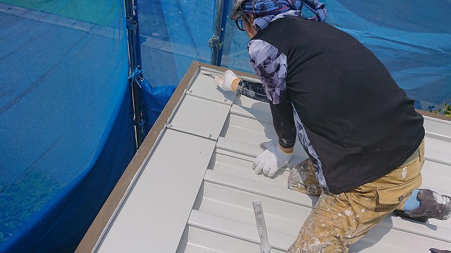上伊那郡宮田村　築26年セキスイハイム　外壁の下塗り　屋根の上塗り作業開始！