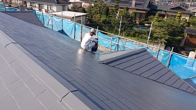 松本市アパート梨の木屋根上塗り4