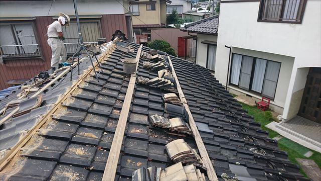 飯田市黒田　火災保険棟瓦組み直しバラシ1