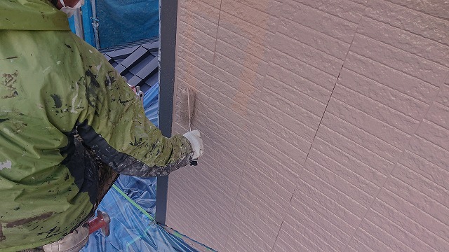 駒ケ根市　ミサワホーム　無機塗料での外壁塗装　上塗り作業！