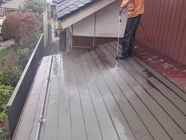 長野県駒ケ根市トタン屋根塗装洗浄2