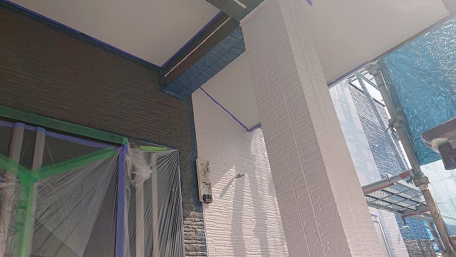 駒ケ根市外壁屋根塗装赤穂外壁中塗り4