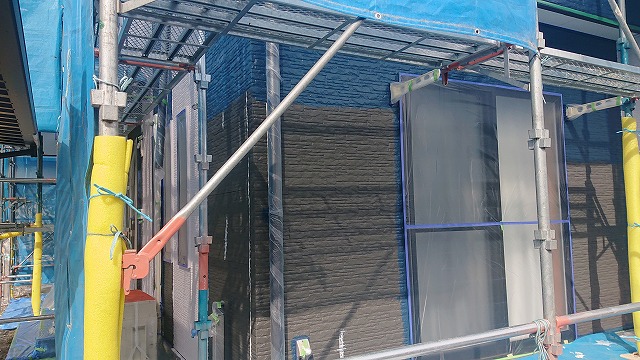駒ケ根市外壁屋根塗装赤穂外壁中塗り5