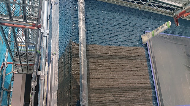 駒ケ根市 外壁と屋根の塗装工事が完成！ストライプの二色分け