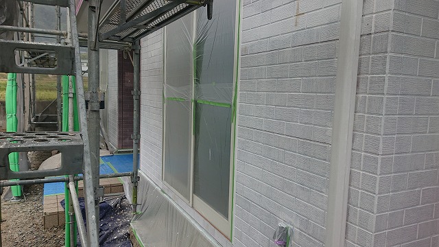 飯田市北方外壁塗下塗り作業1