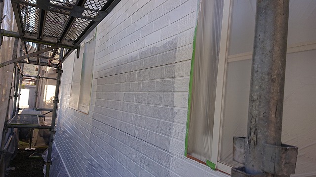 飯田市北方外壁塗中塗り作業3