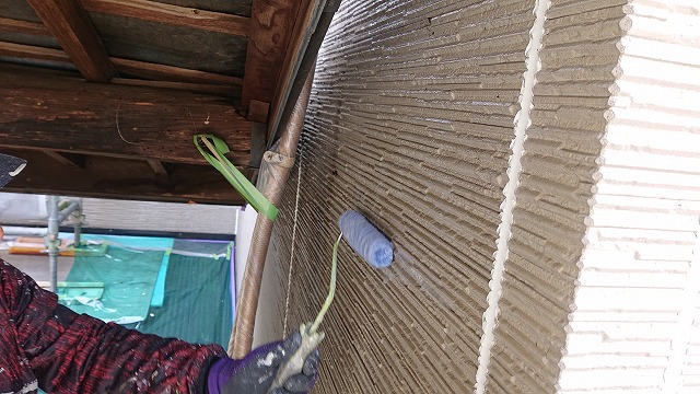 松川町外壁屋根塗装下塗り1