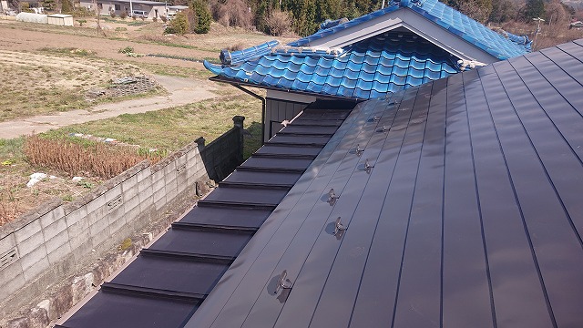 中川村トタン屋根塗装上塗り1