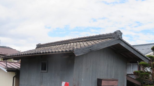 下伊那郡阿南町で劣化したセメント瓦屋根の無料点検をおこないました
