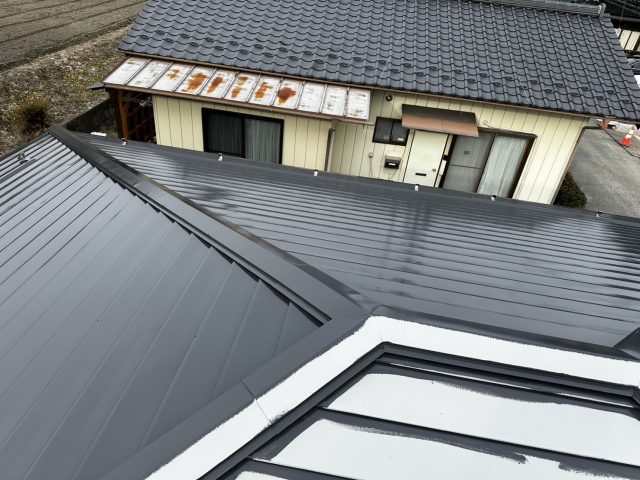 飯田市M様邸屋根塗装中塗り
