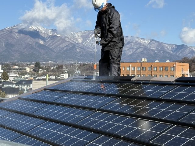 伊那市境　ミサワホームで建てたお宅の、コロニアル屋根と外壁の塗装工事が始まりました！
