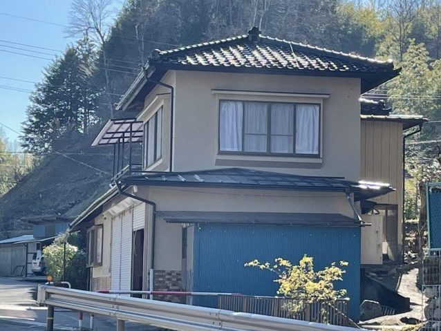 飯田市内　K様邸にて外壁屋根塗装工事などを行いました