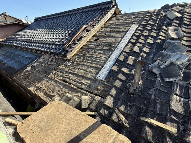 下條村S邸屋根葺き替え瓦降し