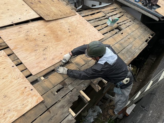 下條村S邸コンパネ張り