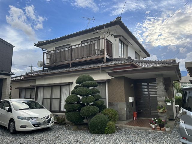 上伊那郡南箕輪村　割れた波ポリカと錆びて傷んだ雨樋の交換工事を行いました！