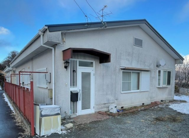 松川町でコロニアル屋根塗装工事を2件同時に着工しました