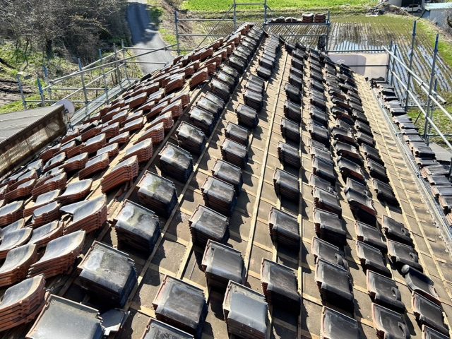 木曽地域にお住いの方へ　大桑村で雨漏りしていた屋根の屋根葺き替え工事がはじまりました。　