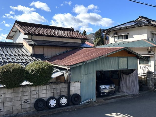 下伊那郡天龍村N邸車庫波トタン施工前