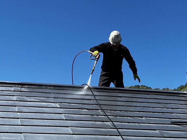 木曽郡木祖村　三井ホームで建てたお宅の金属屋根と外壁の塗装工事が始まりました