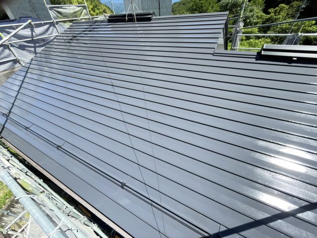 飯田市　築20年経過し、色褪せて防水機能の落ちていた屋根の塗装