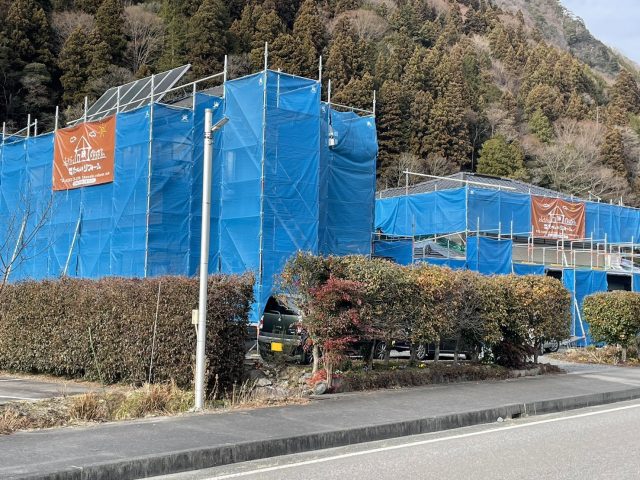 飯田市で2件同時に行っている外壁塗装工事の現場が完成しました