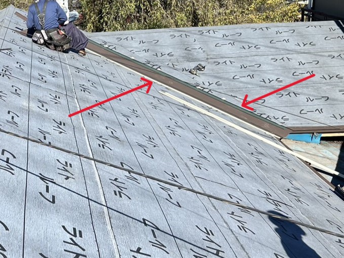 飯田市上郷飯沼のY様宅の劣化したセメント瓦屋根からガルバリウム鋼板へ屋根葺き替え工事が完成しました