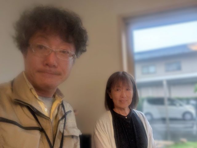 松川町H様のお宅でペアガラスの交換を行い、フットワークが良いと担当を褒めてくださいました