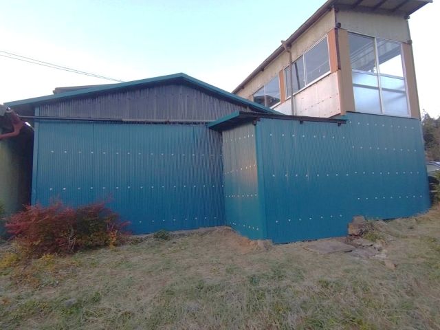 中川村　傷んでいた物置小屋の板金工事を行い、ご満足くださいました