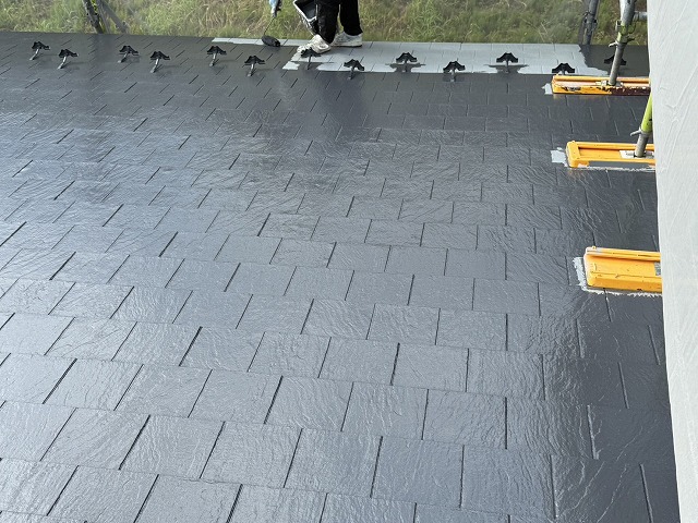 伊那市F邸中塗り作業中