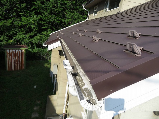 経年劣化した雨樋の変形