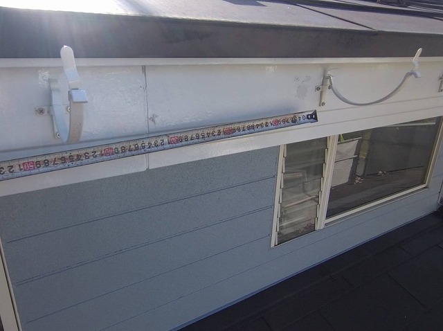 伊那市M邸雨樋交換金具取付勾配調整