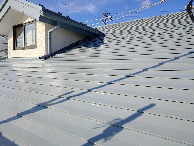 伊那市N邸屋根中塗り塗装完了