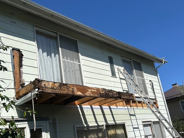 傷んだベランダの全撤去作業